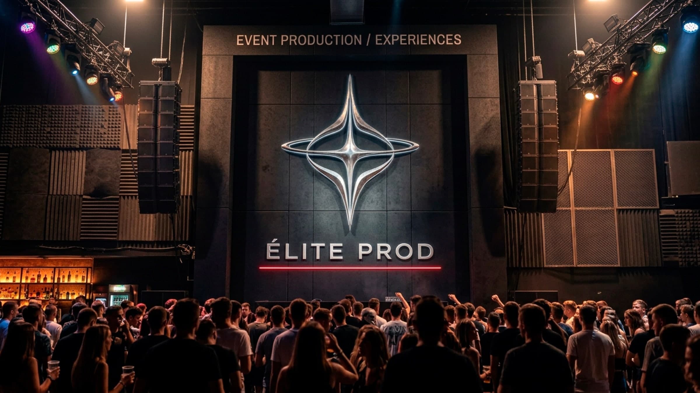 Escenario con la estrella cromada de ÉLITE PROD, luces de colores y público frente a la tarima.